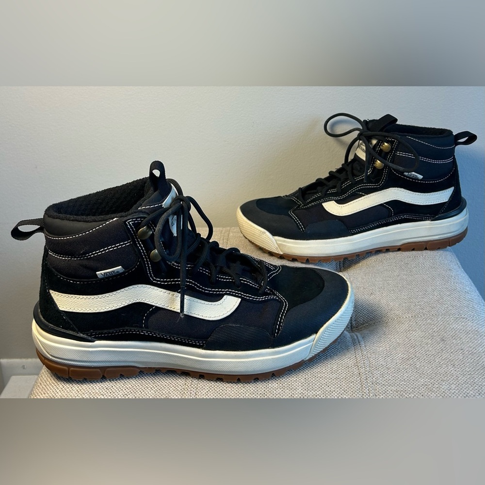 VANS UltraRange Sneakers Shoes Men’s 7.5/ Women’s 9 Swiss Tech Eco Dry EUC